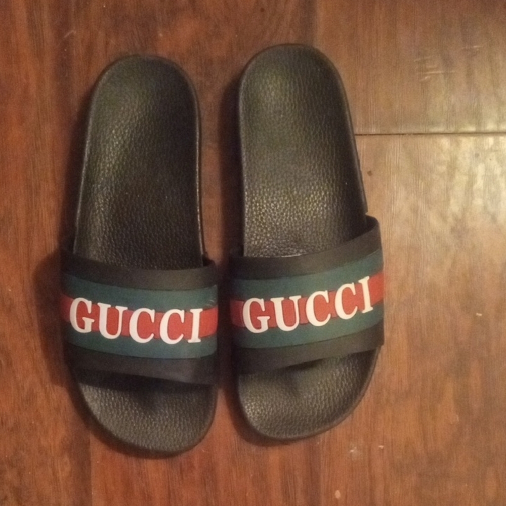 Unisex Black Gucci Slides Sizing Is 8½ Almost A 9 Conidention Is 85%